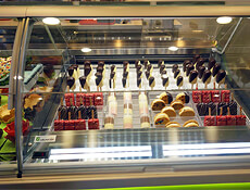 Ventura gelato / ice cream display: popsicles trays